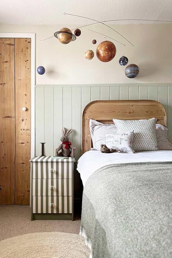 Annie Sloan Satin Paint (Cotswold Green, 25 Fl Oz/750 mL). Soft sheen for interior wood and metal. Self-leveling, all-in-one paint with no wax or lacquer required.
