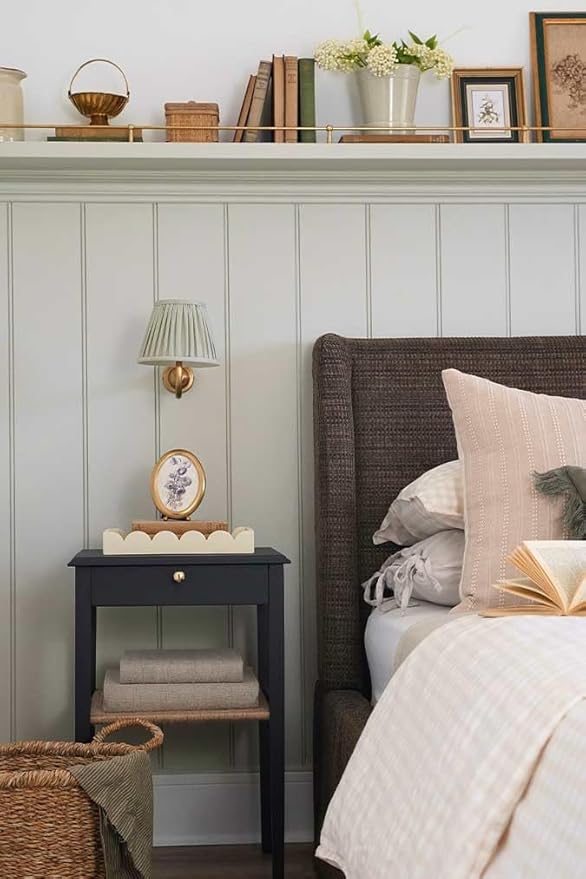 Annie Sloan Satin Paint (Cotswold Green, 25 Fl Oz/750 mL). Soft sheen for interior wood and metal. Self-leveling, all-in-one paint with no wax or lacquer required.