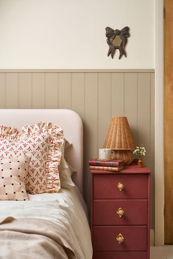 Annie Sloan Chalk Paint® (Primer Red, 1 Litre/33.8 Fl Oz) a unique decorative paint for furniture, cabinets and home décor with no sanding or priming