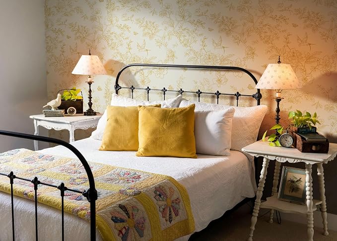 Froluya Cream White and Gold Floral Wallpaper Peel and Stick Wallpaper 17.7"x393.7" Vintage Floral Removable Self Adhesive Wall Paper for Bedroom Boho Contact Paper Peel and Stick Decorative Cabinets