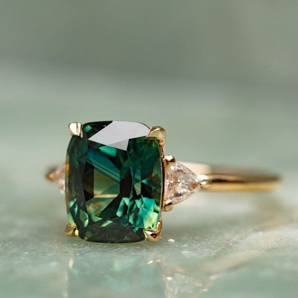 Personalized Retro Inlaid Stone Ring Inlaid With Green Gem